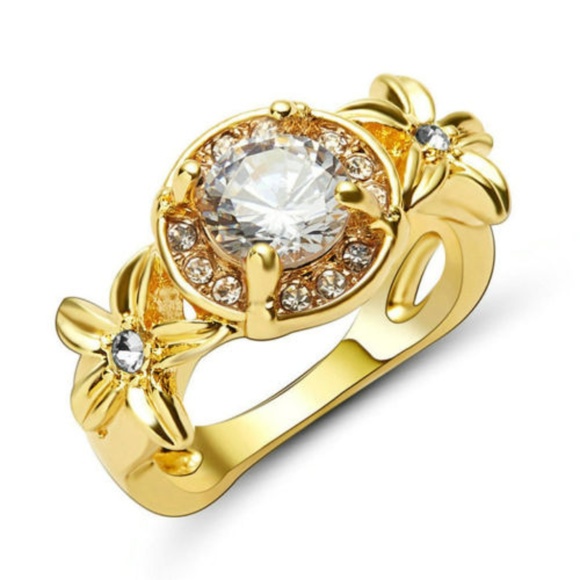 Jewelry - ➰Stunning GoldenFlower Ring